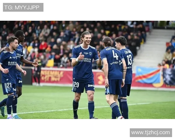 足球明星出场盛况回顾与精彩瞬间盘点分析